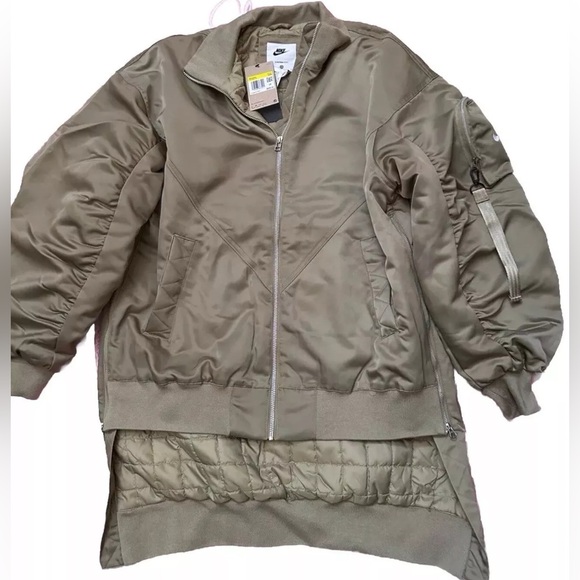 Nike SPTCAS FQ7582-276 Down Fill Light Olive Puffer Jacket $300 Women’s Sz S / M - Picture 1 of 5